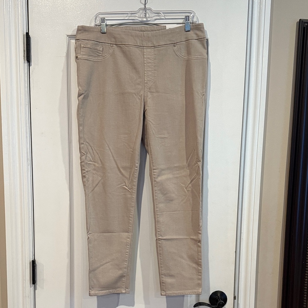 BNWT Chico's Taupe Ankle Jeans. Size 2 (12)